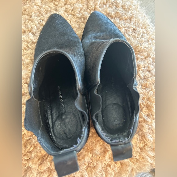 Wishbone Collection: Black Ankle Boots, Size: 7.5 - Picture 11 of 13